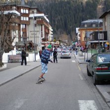 P&aring;v&auml;g till champagneafterski med 10 b&auml;rs i krop. Foto: Patrik Lak&eacute;n. &Aring;kare: Rasmus Carlsson.