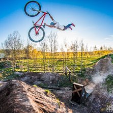 superseat. &Aring;kare: Simon Johansson.