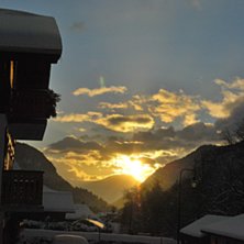 Solnedg&aring;ng &ouml;ver terassen.