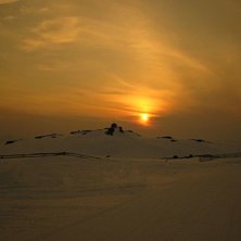 solnedg&aring;ng p&aring; topp i gr&auml;nsen.. bilden tagen med. Foto: J&ouml;rgen Eriksson.