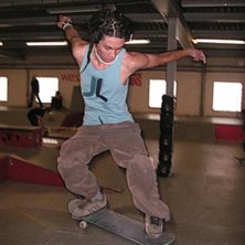 johan drar ett snyggt trick i br&auml;dcentralen.
fot. Foto: eleonor hj&auml;rtmyr. &Aring;kare: johan lundberg.