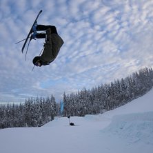backflip. Foto: Carros kompis Andens kompis. &Aring;kare: Petter Hedstr&ouml;m.