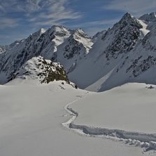 Entr&eacute;n till &aring;ket Hidden Valley, notera den stora. Foto: Powder Department Stubaier Gletscher.