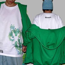 Eget tshirtm&auml;rke, nice halvpolyestertshirtar i st. Foto: niklas carlborg.