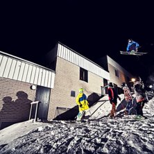 Gustav laddar h&ouml;gt &ouml;ver lite kids... 

bes&ouml;k . Foto: jonathan birkemyr. &Aring;kare: Gustav Gradin.