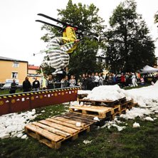 En backflip p&aring; moyos summer railjam i &Ouml;-vik. Foto: Anders Bergstr&ouml;m. &Aring;kare: Jesper westman.