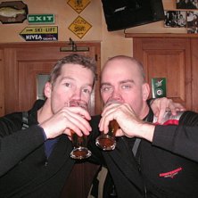 Efter en h&aring;rd dag i backen..... Foto: Andreas Rindesk&auml;r. &Aring;kare: Jonas och Lars.