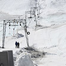 jag och pappa i liften upp f&ouml;r att ta det f&ouml;rsta. Foto: Mamma. &Aring;kare: Jag och pappa.