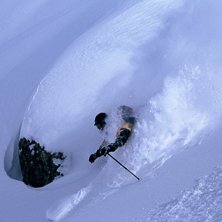 H&aring;kan k&auml;kar sn&ouml; p&aring; kanske f&ouml;rra &aring;rets fluffi. Foto: Lars Hansson. &Aring;kare: H&aring;kan Hyllengren.
