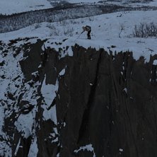 N&auml;rsynt ok&auml;nd skidl&ouml;pare vid &ouml;stra kanten av g. Foto: tryggve tir&eacute;n.