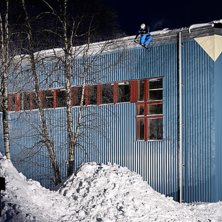 Droppar hustak.
http://thomascharry.wordpress.com. Foto: Thomas Charry. &Aring;kare: Jesper Westman.