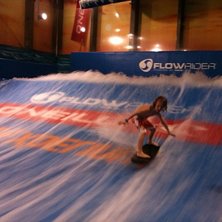 min f&ouml;rsta surf i Experium ..........det gick bra. Foto: Peter. &Aring;kare: Lucas S&ouml;derberg.