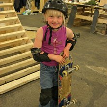 Ammie bara 6&aring;r i full mundering. Den yngsta skejt. Foto: Malin Sj&ouml;din. &Aring;kare: Ammie.