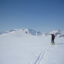 P&aring; v&auml;g till Tarfala &ouml;ver kebnetj&aring;kka-plat&aring;n f. Foto: Helena. &Aring;kare: Coffe.