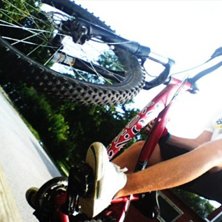 upp p&aring; en b&auml;nk. Foto: joakim forslund. &Aring;kare: Anton hartell.