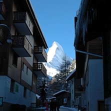 Matterhorn sett fr&aring;n byn.. Foto: Andreas Rindersk&auml;r. &Aring;kare: Matterhorn.