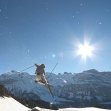 V&ouml;lklreklam, om belaget hade varit 
&aring;rets model. Foto: Sebastian Percival. &Aring;kare: Johan Sj&ouml;berg.