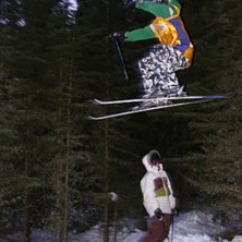 Rickard hoppar &ouml;ver sebbe. Sweet air. Foto: Tobias Johansson. &Aring;kare: Rickard Bergqvist.