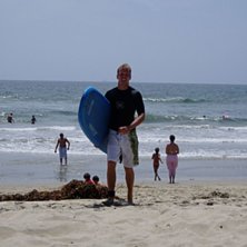 Jag pa stranden efter att ha surfat vid piren. Foto: Cory. &Aring;kare: Christoffer.