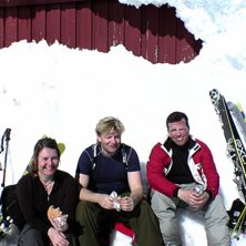 Om ni &auml;r i &Aring;re, fika p&aring; toppstugan!!!. Foto: kjell ericsson. &Aring;kare: petra, g&ouml;ran och robban.