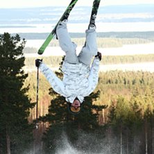 Backflipp. Foto: Jacob Gustafsson. &Aring;kare: Jonathan Liljedal.