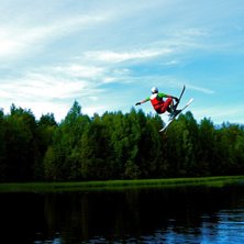&Aring;kare: Adam Idesk&auml;r.