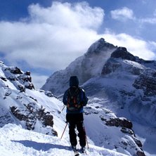 looking off a 20ft cornis. Foto: Time Dufficy. &Aring;kare: Riley Rice.