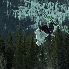 Backflip i Br&auml;cke under freeridehelgen. Foto: Max Larsson (Jag). &Aring;kare: &Ouml;k&auml;nt.