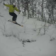 Full fart i Ramis skogen. Foto: Jan Banan &Ouml;stling. &Aring;kare: Kalle Kax Karlgren.