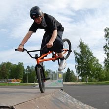 k&auml;nde f&ouml;r att st&aring; p&aring; framhjulet lite. Foto: markus selberg. &Aring;kare: jag..