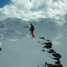L&auml;ngst bort p&aring; kammen ovanf&ouml;r plein syd mot Men. Foto: Rasmus. &Aring;kare: Oskar.