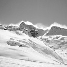 Bl&aring;siga bergstoppar i Italien. Foto: Viktor Lindqvist.