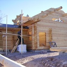 Nybygge med balkong mot Hundfj&auml;llet. Foto: Andreas Lundberg.