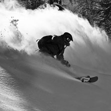 Adam hittar fin sn&ouml; i Schwarzseeskogen. Foto: Robin Ljungqwist. &Aring;kare: Adam Jonsson.