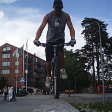 Balanstr&auml;ning.... Foto: Fredrik Heribertsson. &Aring;kare: Tobbe Bonnedahl.