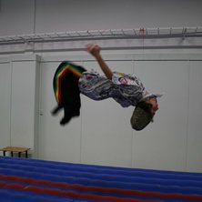 skojar runt i hallen. Foto: Jossan. &Aring;kare: Alex.