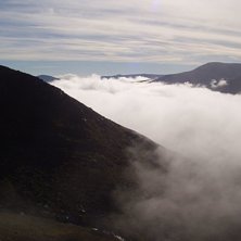 Just &ouml;ver molnen p&aring; &ouml;straleden mot toppen... Foto: Jon Nilsson. &Aring;kare: ***.
