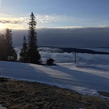 Solen pr&oslash;ver &aring; titte frem!
Siste &aring;pningshelg og.