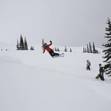 Sk&ouml;n noseplant sekunden efter... Blodspott, euuh.. Foto: Jens Andersson. &Aring;kare: Frida Lundin.
