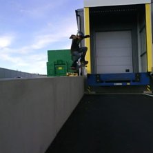 skejtade med emil p&aring; &Ouml;oB. Foto: Emil m&aring;nsson. &Aring;kare: victor larsson.