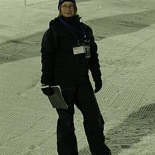 P&aring; uppdrag i Flottsbrobacken under Big Air o Cros. Foto: Christofer Sundell. &Aring;kare: Eva Hansson.