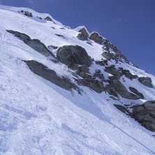 jonas studsar lite sten. Foto: Daniel Olsson. &Aring;kare: Jonas Rinde.