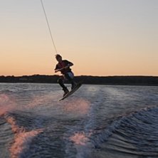 &Aring;kare: Jonatan Rennemark.