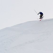 Drar en trea utf&ouml;r ravinen i h&ouml;gfj&auml;llet en sn&ouml;. Foto: Henning Alesund. &Aring;kare: Frans Nord&eacute;n - Jag.