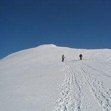 P&aring; v&auml;g mot ett fint &aring;k ner p&aring; h&ouml;gersidan (mot. Foto: Andreas Sternbro. &Aring;kare: Magnus Trobeck.