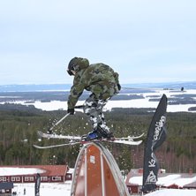 jag drar en soft rail p&aring; bergets rainbow. Foto: Felix Hindemo. &Aring;kare: Gustav Edvall.