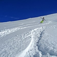 Flaxa med armarna har alltid varit ett av mina sig. Foto: Anja Ess&eacute;n. &Aring;kare: Hedda Berander.