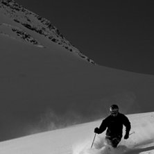 H&aring;kan p&aring; Furgsattelglaci&auml;ren.. Foto: Patrick S&ouml;dermark. &Aring;kare: H&aring;kan Ericsson.