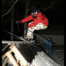 Fredrik k&ouml;r wallriden i miniparken hos han.. Foto: Ronny Wallberg. &Aring;kare: Fredrik Persson.