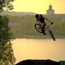 Alexander tr&auml;nar p&aring; 360 i solnedg&aring;ngen.. Foto: Kenneth Einars. &Aring;kare: Alexander B&auml;ckvall.